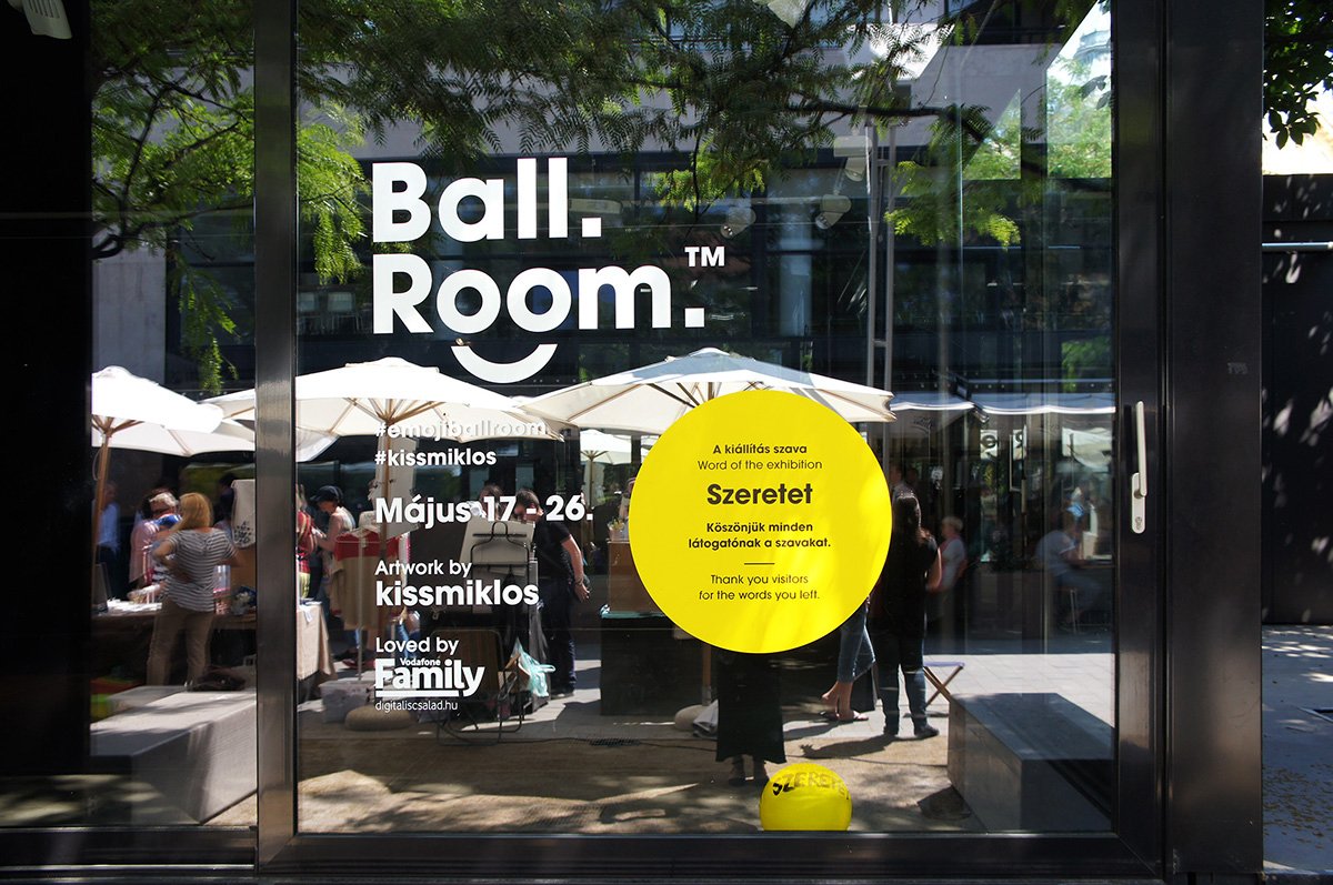深圳品牌設(shè)計  深圳品牌策劃  BALL.ROOM展覽品牌形象設(shè)計  標(biāo)志應(yīng)用