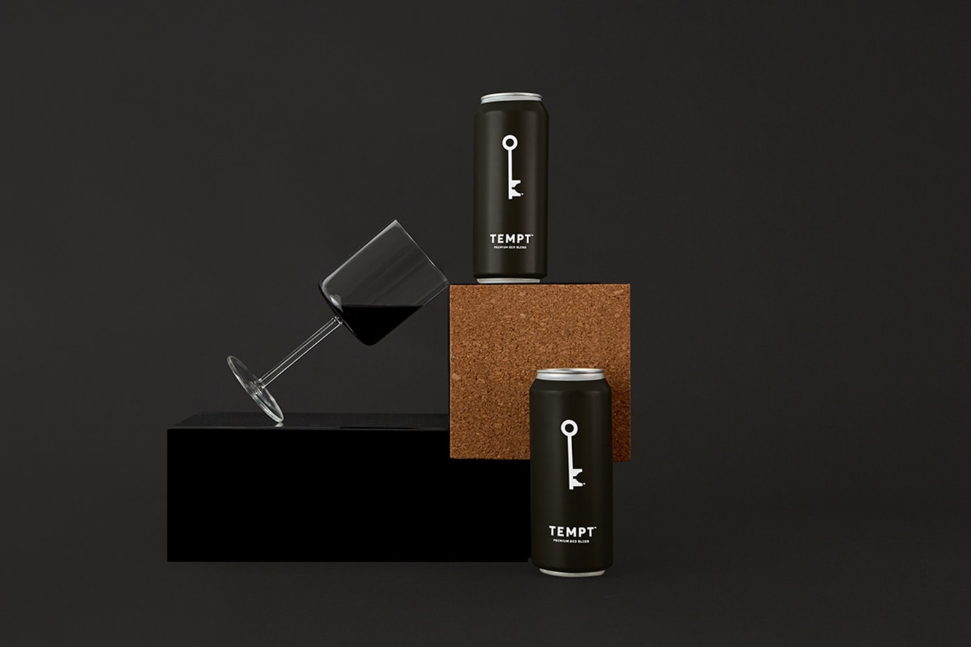WineSociety優(yōu)質葡萄酒品牌戰(zhàn)略定位和品牌策劃，餐飲品牌策劃，餐飲品牌設計，品牌設計公司，深圳品牌設計，左右格局
