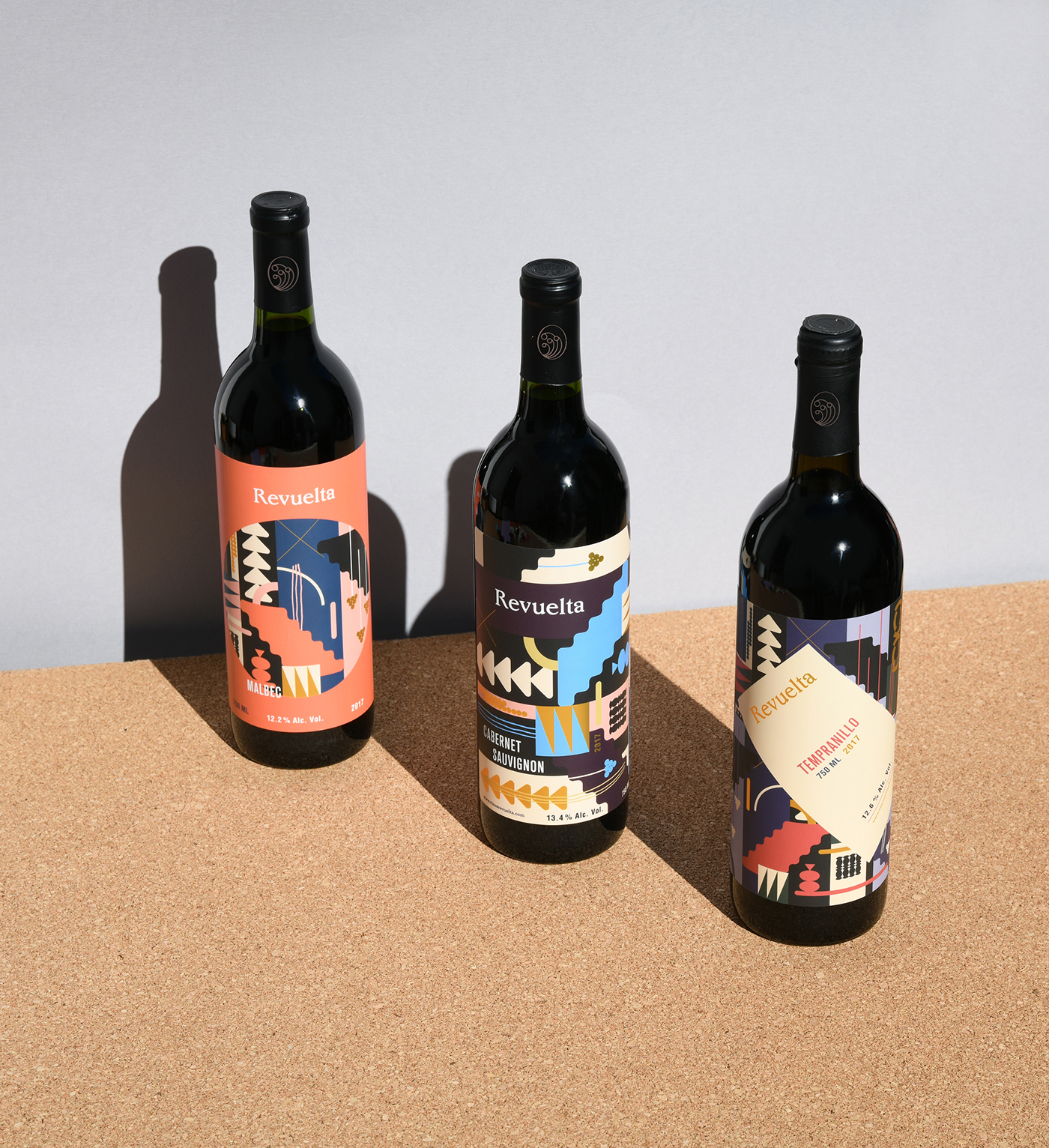 Revuelta墨西哥高端葡萄酒品牌形象設(shè)計(jì)案例欣賞，餐飲品牌設(shè)計(jì)，葡萄酒品牌設(shè)計(jì)，品牌設(shè)計(jì)公司，深圳品牌設(shè)計(jì)，左右格局